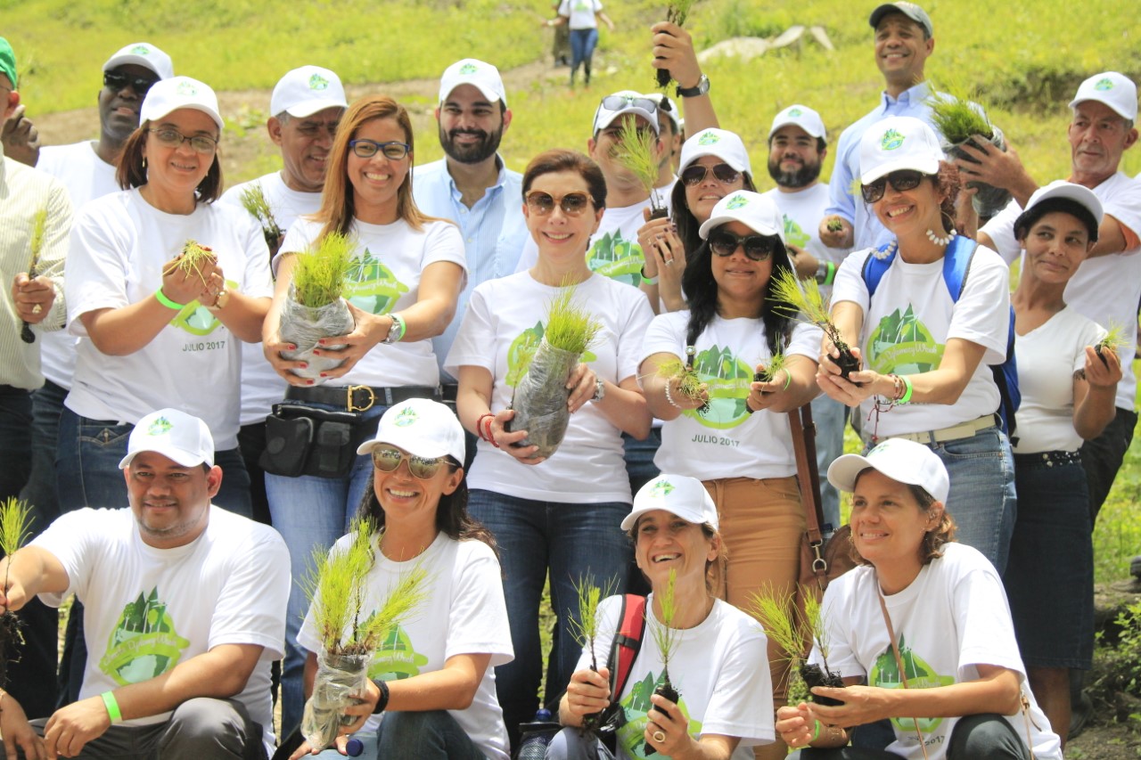 Organizaciones realizan jornada de reforestación en San Juan