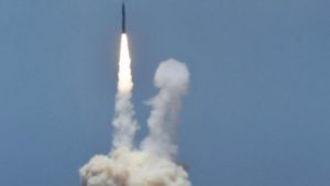 EEUU prueba con éxito sistema para interceptar misiles de medio alcance