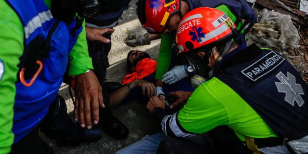 Bloqueos de oposición deja dos muertos y varios heridos en Venezuela