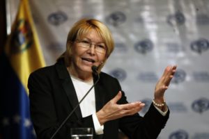 Luisa Ortega Díaz, quien está enfrentada con el gobierno, anunció en conferencia de prensa que decidió no concurrir porque se está “violando el derecho a la defensa y al debido proceso”.