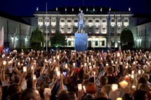 Parlamento de Polonia aprueba ley sobre el Tribunal Supremo tras denuncia de oposición
