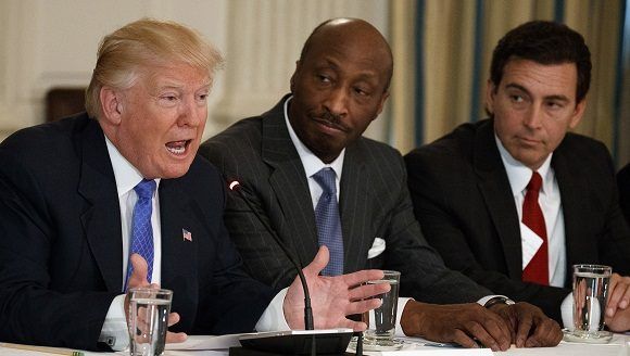 Tres ejecutivos desisten a panel asesor de Trump por respuesta a racismo