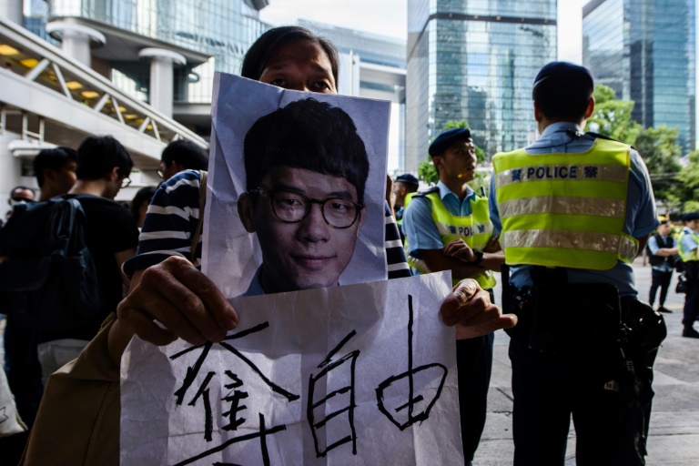 Condenan tres líderes de la "Revolución de los paraguas" de Hong Kong