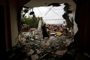 Ejército israelí derrumba casa de palestino que mató tres israelíes en Cisjordania
