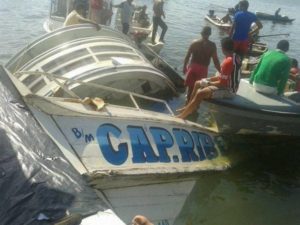 Al menos siete personas murieron en la noche del martes cuando la embarcación en que viajaban naufragó en un río en el estado amazónico de Pará en el norte de Brasil.