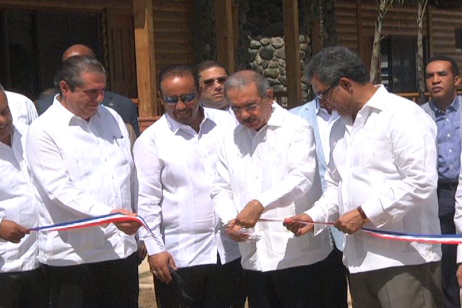 Presidente Medina encabeza inauguración de hotel en Jarabacoa