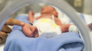 Bajo nivel de azúcar en neonatos podría generar problemas cerebrales posteriores