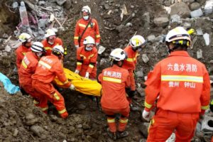 China: aumenta a 32 números de muertos por deslizamiento de terreno