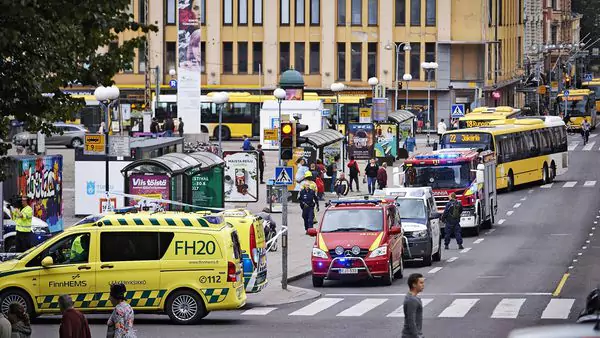 El marroquí de 18 años acusado de haber matado a dos personas y de haber herido a otras ocho en Finlandia, el viernes, es un solicitante de asilo que apuntó especialmente contra las mujeres en su ataque, calificado de 