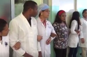 Bioanalistas en Hospital Cabral y Báez de Santiago siguen paro de labores
