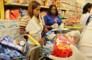 El Instituto de Protección a los Derechos del Consumidor (Pro Consumidor) emitió este jueves una serie de recomendaciones a tener en cuenta  a la hora de comprar en los supermercados del país, luego de hallar una plaga de ratones en un reconocido centro comercial de la avenida Duarte.
