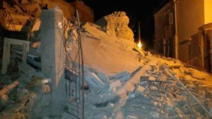 Un sismo de magnitud 3,6 sacudió este lunes por la noche la isla italiana de Ischia, frente a las costas de Nápoles, y provocó destrucciones que causaron un muerto y siete desaparecidos, según informaron medios locales.