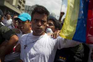 El Tribunal Supremo de Justicia (TSJ) de Venezuela defendió este martes que hayan sido reenviados a la cárcel los dirigentes opositores Leopoldo López y Antonio Ledezma, bajo el argumento de que ambos planeaban fugarse de la prisión domiciliaria.