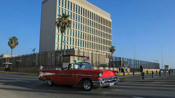 Al menos 16 funcionarios estadounidenses fueron afectados por lo que previamente se llamó un ataque acústico en la misión de Estados Unidos en Cuba, informó este jueves el Departamento de Estado.