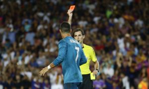  Sancionan  por cinco partidos a Cristiano Ronaldo tras empujar árbitro