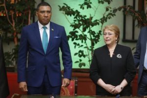 Chile y Jamaica coincidieron este miércoles en “formular llamados” a las fuerzas políticas de Venezuela para encontrar una salida pronta y pacífica a la crisis política, social y económica que enfrenta, afirmó la presidenta Michelle Bachelet.