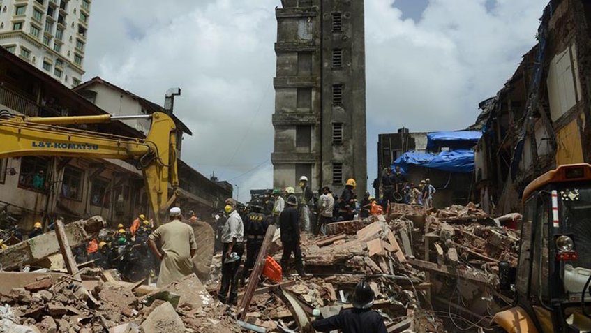 Derrumbe de edificio en India deja 19 muertos y 15 heridos
