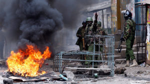 Desde la votación del 8 de agosto para elegir al presidente de Kenia, en algunas zonas del país africano se han registrado disturbios y una ola de violencia, en la que según estiman grupos de derechos humanos, ya han muerto 24 personas.