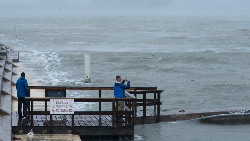 Huracán Harvey amenaza con posibles inundaciones en la costa de Texas