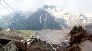 Deslizamiento de tierra en Elbrus deja atrapados al menos 300 turistas en Rusia
