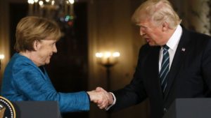 El canciller alemán Ángela Merkel y el presidente estadounidense Donald Trump expresaron durante una conversación telefónica su voluntad de que la Organización de las Naciones Unidas 