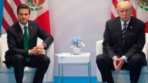 El presidente de México, Enrique Peña Nieto, sostuvo este jueves una conversación telefónica con su homólogo estadounidense, Donald Trump, 