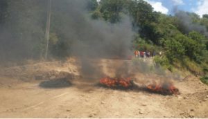 Residentes protestan por carretera en Jacagua