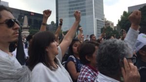 El acto que todos los 26 de septiembre se realiza en la capital mexicana para exigir la aparición de los 43 normalistas hace tres años tuvo 