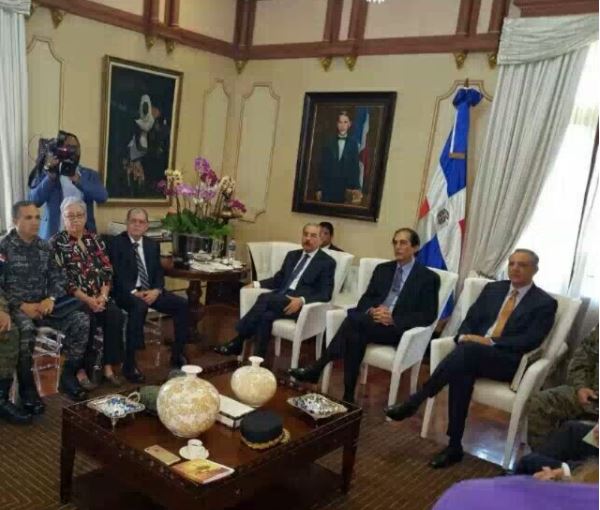 Presidente Medina encabeza reunión con organismos de socorro por huracán María