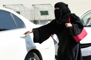 Arabia Saudita autoriza a las mujeres a conducir
