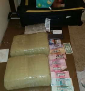 Apresan hombre con tres pacas de presunta droga en carretera Nagua-Sánchez 
