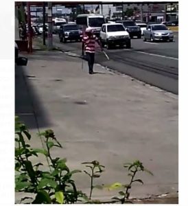 Hombre con machete causa pánico en avenida 27 de Febrero 