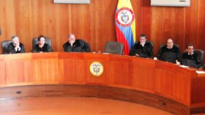 La Corte Suprema de Justicia de Colombia inició una investigación preliminar contra tres senadores por su presunta vinculación con hechos de corrupción en el seno de esa entidad, 