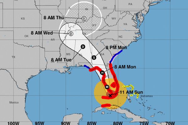Un meteorólogo desafía el huracán Irma en Florida