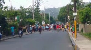 Protestan en Rincón de La Vega en demanda de justicia por muerte de menor incinerada