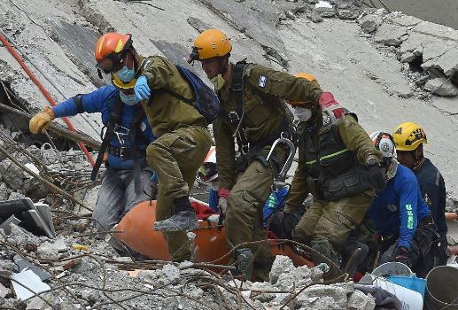 México inicia cuarto día de rescates tras sismo