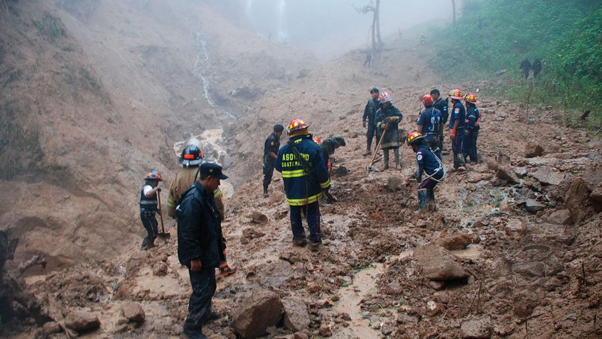 Guatemala: un muerto y nueve personas desaparecidas dejó deslizamiento de tierra