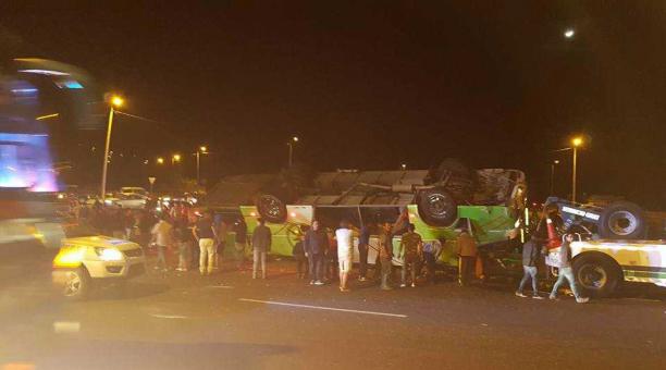 Accidente de autobús deja 13 muertos en Ecuador