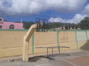 Denuncian complejos deportivos abandonados en Samaná
