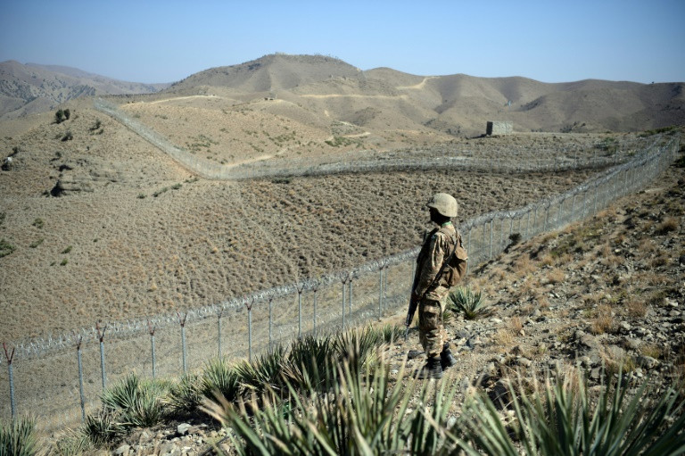 Pakistán construye valla en frontera con Afganistán