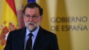 El jefe del Gobierno español, Mariano Rajoy, instó el jueves al presidente catalán a abandonar su plan secesionista para evitar “males mayores”, mientras crece la incertidumbre luego de que el Tribunal Constitucional suspendió 