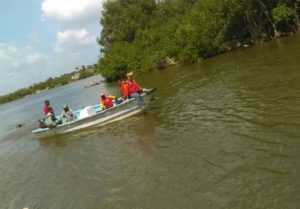 Encuentran cadáver de un hombre con varios impactos balas y atado a varios blocks en río Higuamo