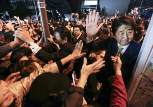Japón camino a elegir de nuevo al conservador Abe