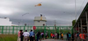 Suben a 16 los muertos por motín en una cárcel de México