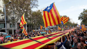 Más de 400 mil personas protestan en Barcelona tras anuncio del cese del Gobierno Catalán
