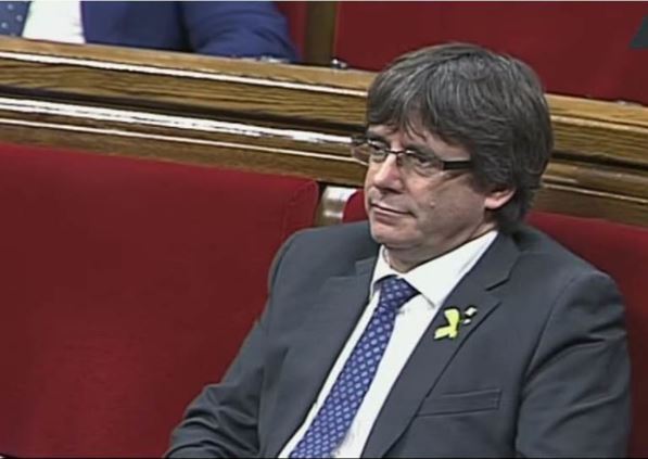Parlamento catalán se reúne para debatir independencia