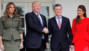 Los mandatarios de Estados Unidos (EE.UU.), Donald Trump, y Argentina, Mauricio Macri, conversaron este miércoles vía telefónica y acordaron cooperar en la restauración de la democracia en Venezuela.