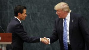 El presidente estadounidense, Donald Trump, recibió este miércoles la llamada de su homólogo mexicano, Enrique Peña Nieto, quien le expresó 