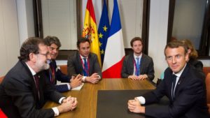 El jefe del Gobierno español, Mariano Rajoy, y el presidente francés, Emmanuel Macron, mantuvieron una reunión en Bruselas en la que