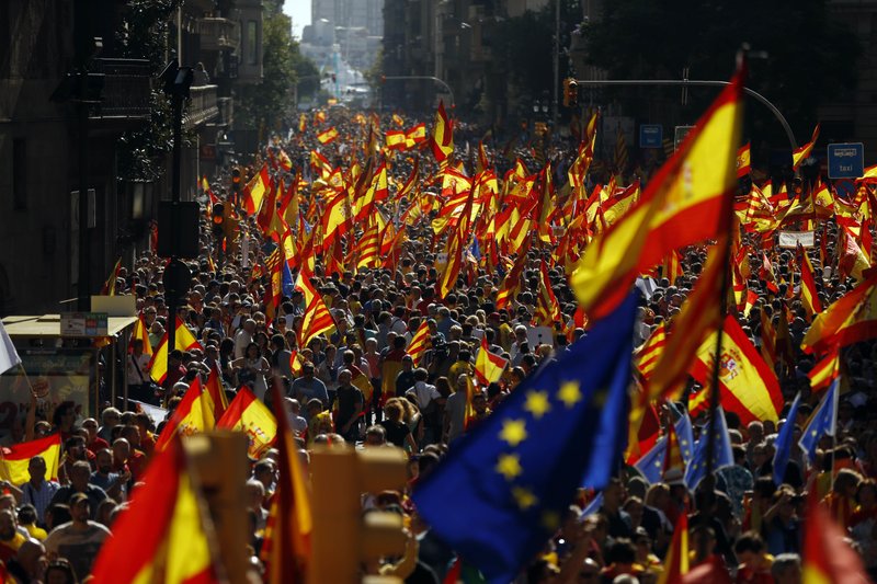 Barcelona: manifestantes marchan en contra de la independencia de Cataluña